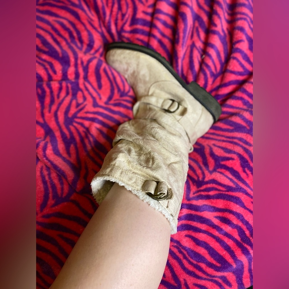 Tan Roxy boots - Picture 11 of 13